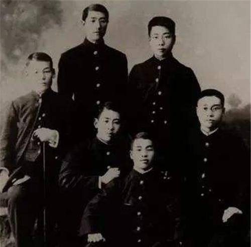 鲁迅每月工资350块大洋，等价现在多少人民币，还能在北京买房吗