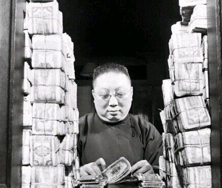金圆券改革：100万买不到一百斤大米，满大街都是“亿万富翁”