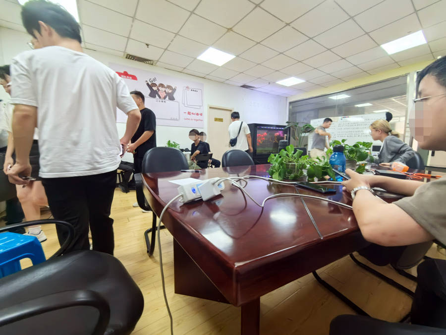 参加兼职，名下多出28个虚拟运营商手机号！虚拟号实名产业链在如何操作？