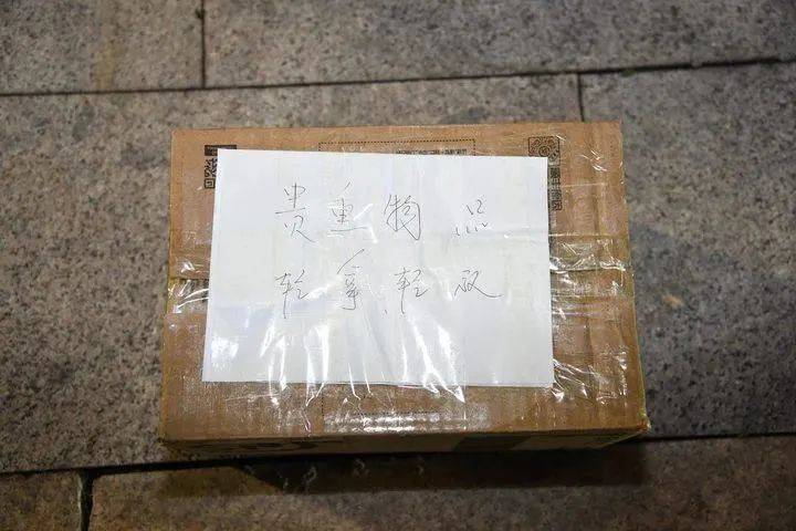 乘客“大方”给红包，网约车司机却选择报警？