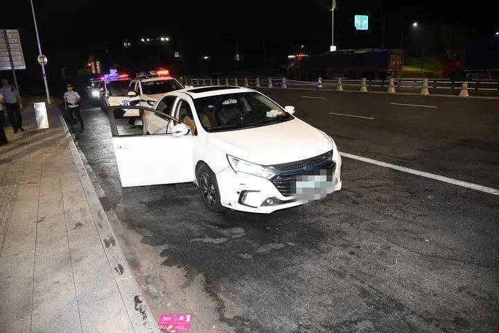 乘客“大方”给红包，网约车司机却选择报警？