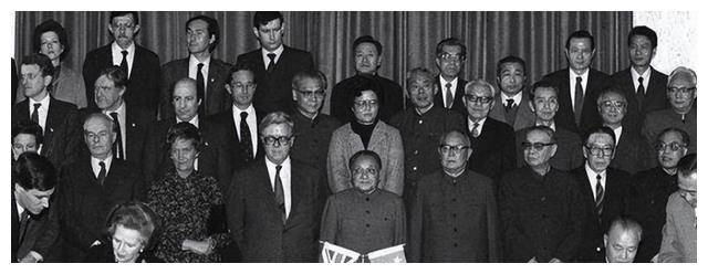 外交部原副部长：香港回归前，英国每年可从香港拿走上千亿人民币