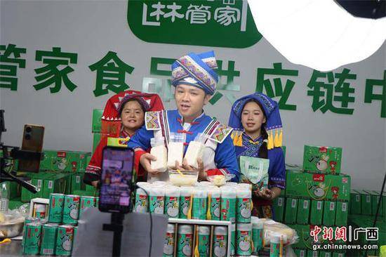 广西忻城：农特产品搭上电商“云快车”