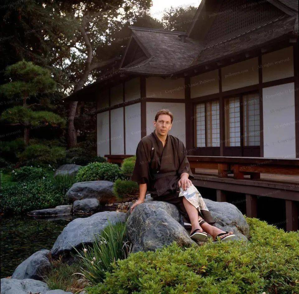 80岁的全球顶级富豪又结婚了！33岁的华裔妻子啥来头？