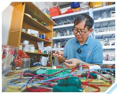 人民日报关注|沭阳退休物理教师唐守平把趣味实验从线上带到线下