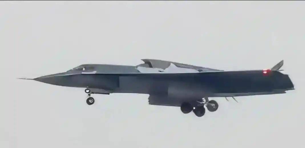 歼-36是隐身轰炸机？印媒：世界首款六代机，美国F-47在三年后飞