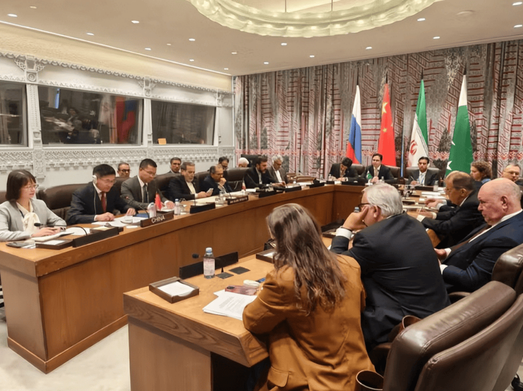 和美国特使见了一面后,塔利班态度转变,扭头拒绝了中方的善意提醒