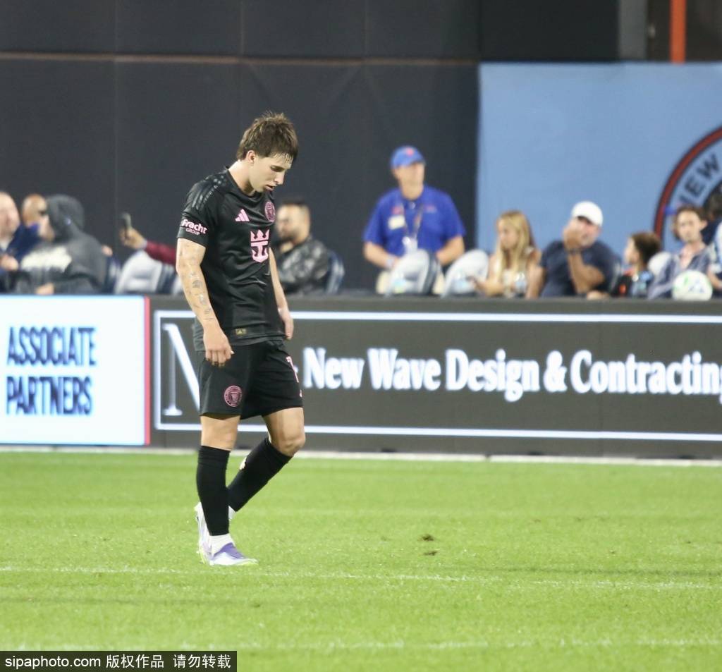 邓弗里斯被换下后的不满与齐沃的回应:愤怒是球员的动力源泉