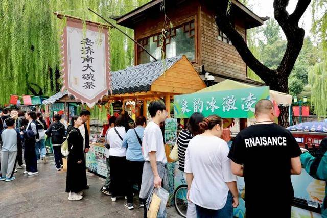 秋色满城 历下有约丨护城河畔美出圈！解锁历下限定秋日浪漫