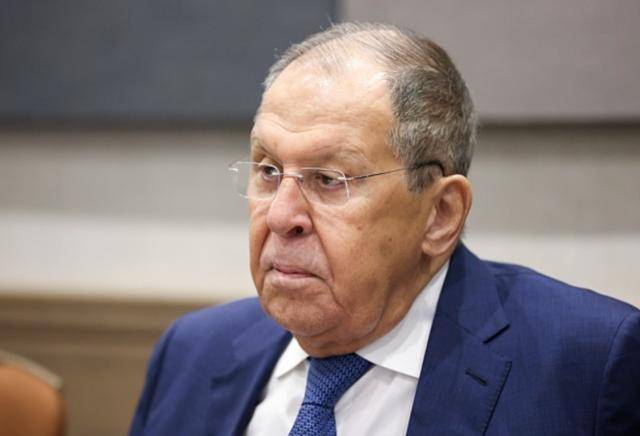 俄罗斯外长:严重关切