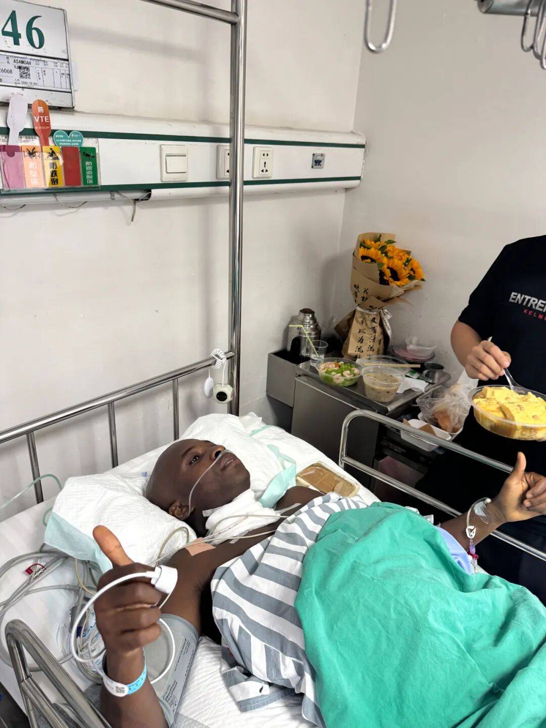 广西平果队受伤球员已完成手术,俱乐部发图报平安:诊断为颈部骨折,正在术后恢复中