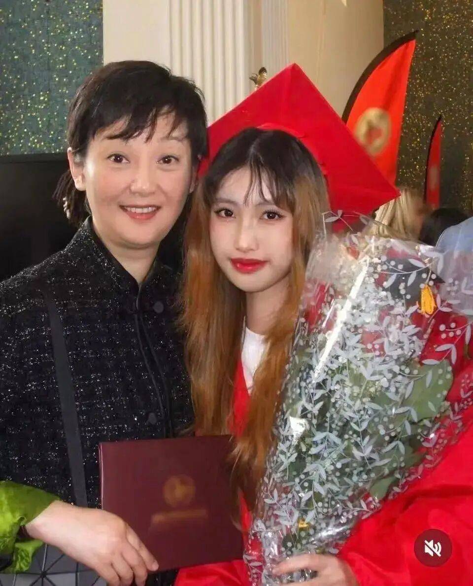 考古|冯小刚带女儿去陈思诚工作室！开个人账号还读影视专业，她也要“女承父业”吗？