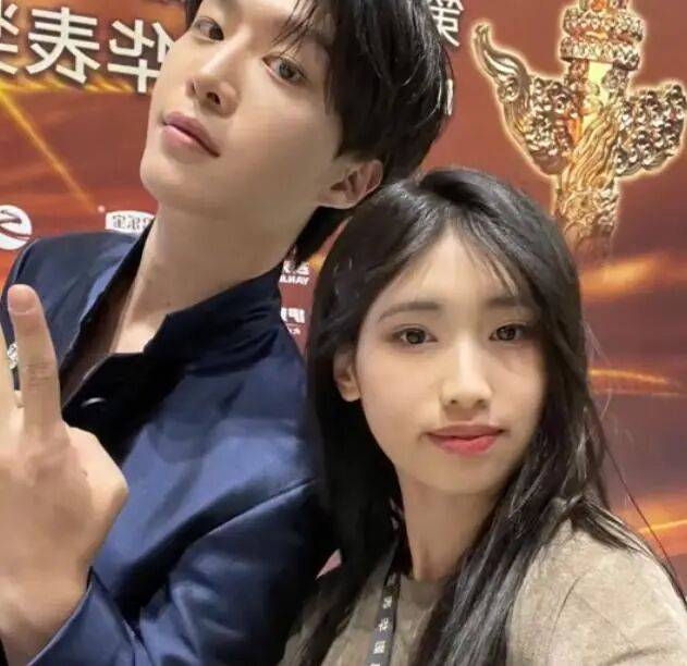 考古|冯小刚带女儿去陈思诚工作室！开个人账号还读影视专业，她也要“女承父业”吗？