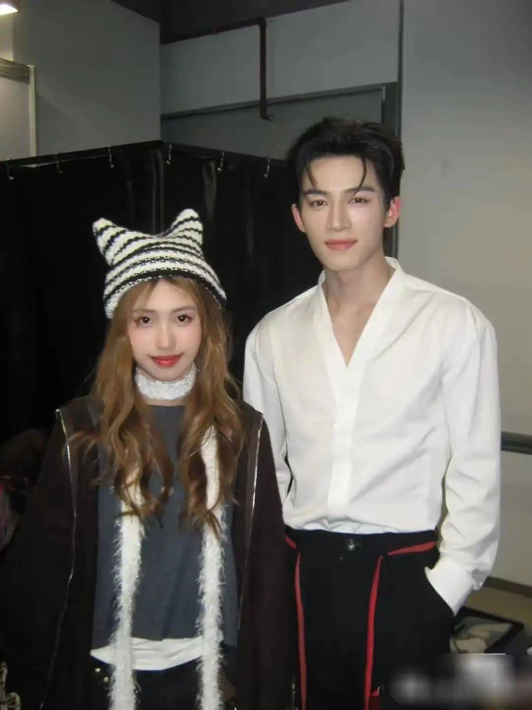 考古|冯小刚带女儿去陈思诚工作室！开个人账号还读影视专业，她也要“女承父业”吗？