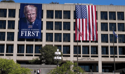 美国联邦政府停摆,国内经济遭遇重创?白宫威胁要大裁员,外媒:目的是逼迫民主党妥协