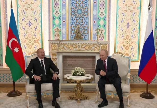 普京缺席朝鲜阅兵,当面向邻国道歉,承认俄军犯错,乌克兰迎来转机?