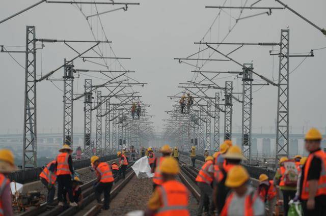 全国首次!高铁桥上插入新线 南昌唐村线路所开建