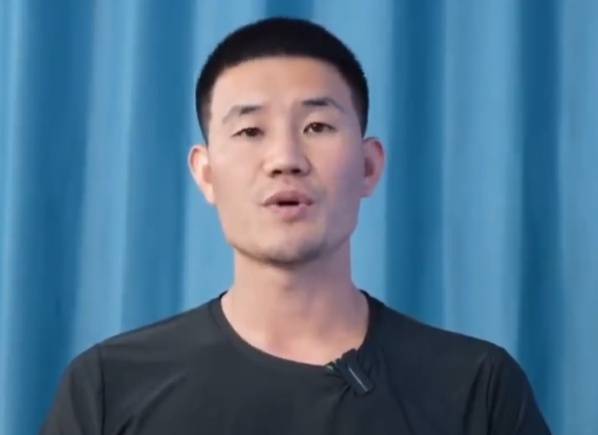 “嘎子”谢孟伟被执行超1400万;此前因穿警服带货被行拘7日,释放后暂停直播带货