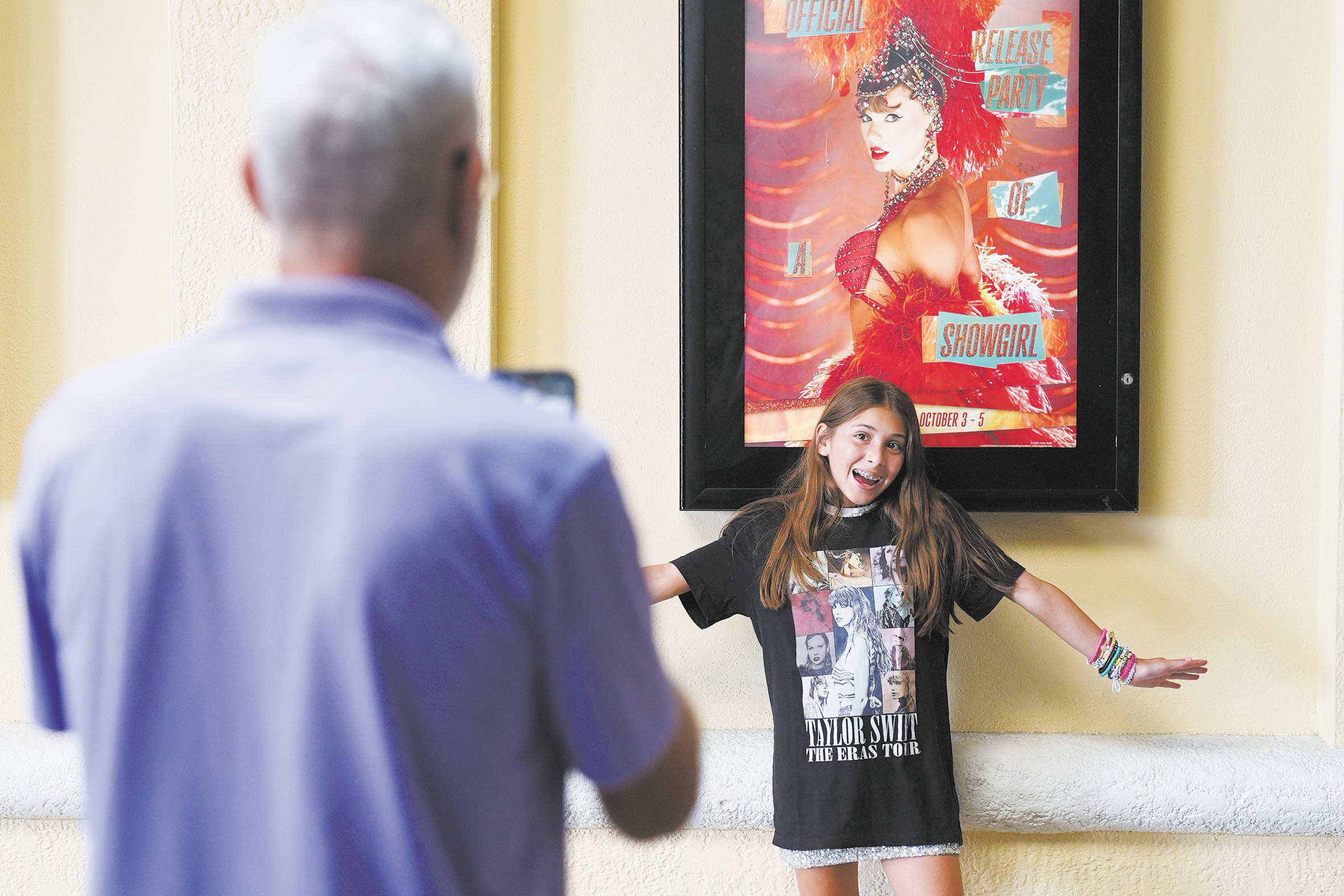 “霉霉”新专辑破纪录，唱片业人士质疑用降价“买”销量_发现频道_中国青年网