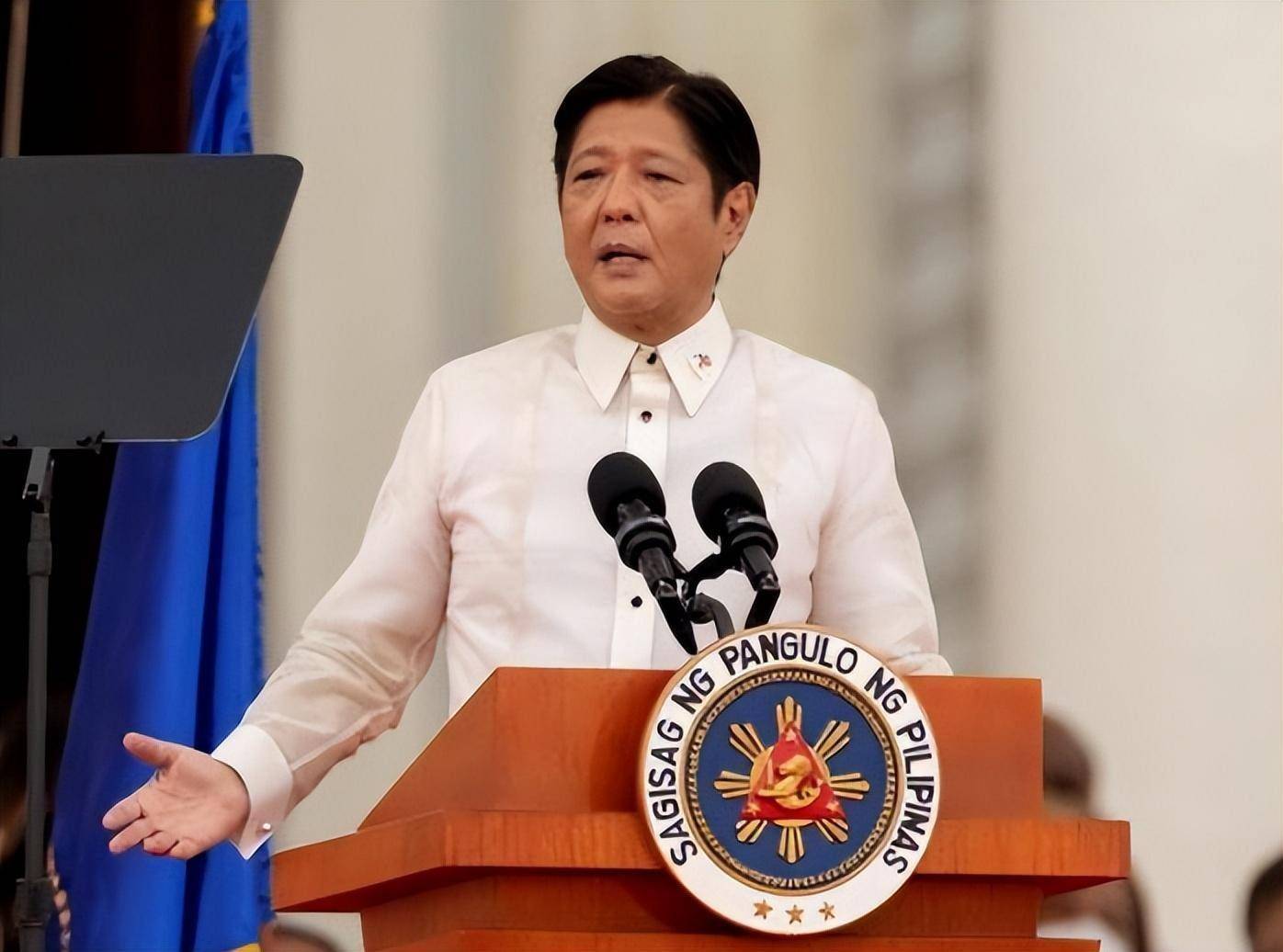 菲律宾护卫舰直奔南沙搞事,却突然发现黄岩岛上出现了高脚屋