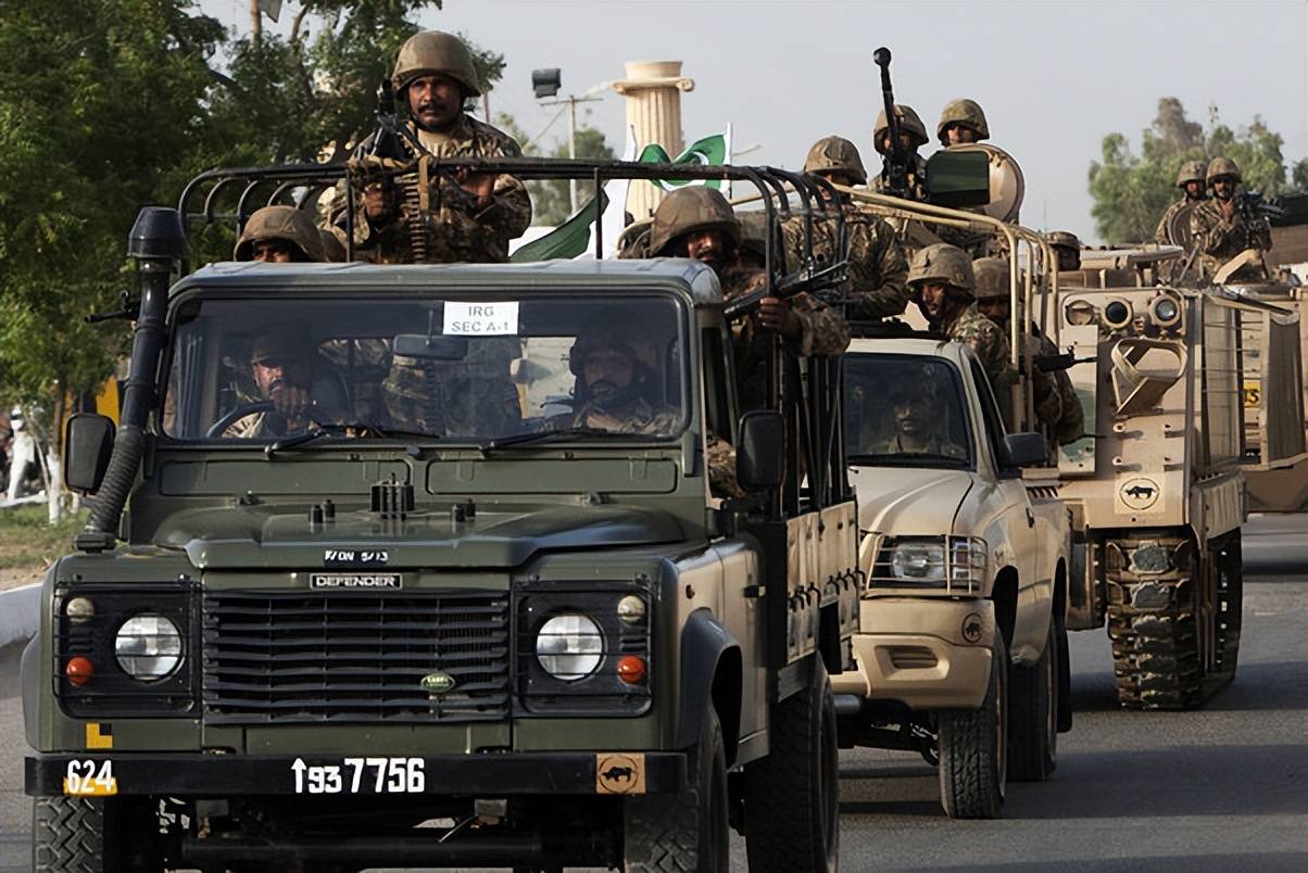 终于被巴铁打疼了,阿富汗将袭击枭龙和歼-10,特朗普喊话他要管