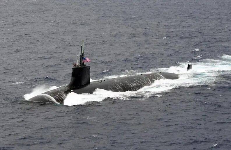 两架美军军机相继坠入南海之际,美军终于由某富翁捐助发饷