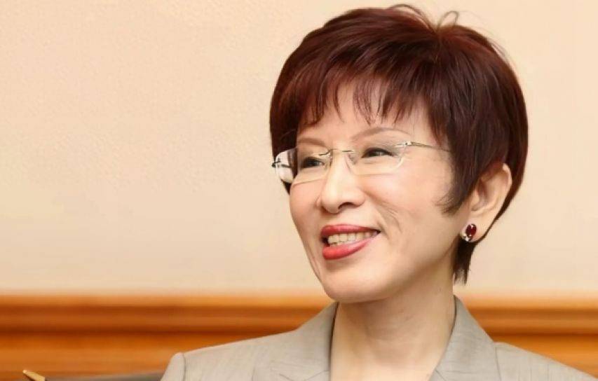 两岸统一势在必得!郑丽文上任首日,洪秀柱提出统一建议,盼其赴陆完成连战未尽事业,信号特殊