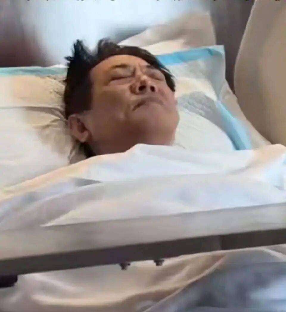 考古|李连杰晒游泳照状态重返巅峰!武打多年受伤频繁又患甲亢,功夫皇帝一路走来太不易