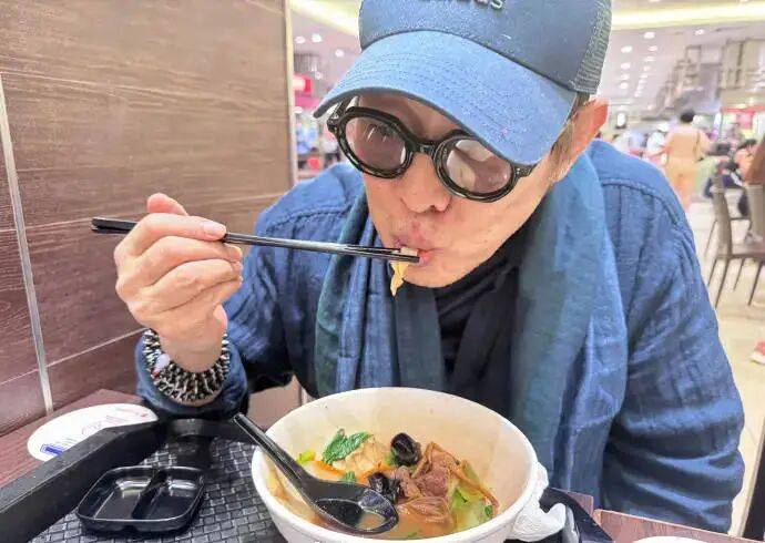 考古|李连杰晒游泳照状态重返巅峰!武打多年受伤频繁又患甲亢,功夫皇帝一路走来太不易