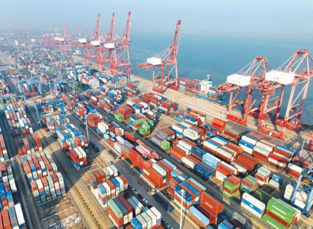 时隔18年来华，第一站没去北京！中方高规格接待，狂签10项协议