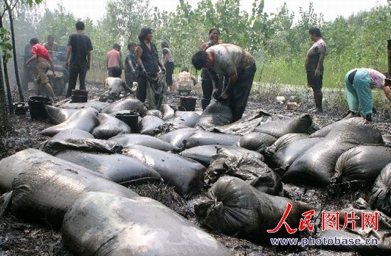 挖出原油(挖到石油就发财了)